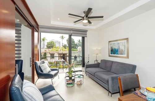 North Hotel Zone Apartment | 4 Person Occupancy 1 block from Ocean A+ location
