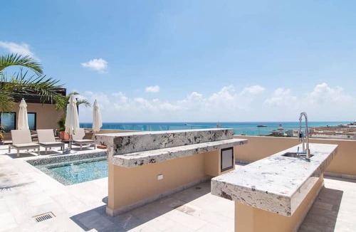 Downtown Condo | 1 Block to Beach, Oceanview Rooftop Pools & Lounge