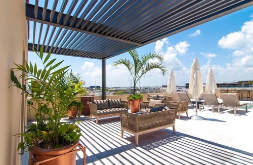 Downtown Condo | 1 Block to Beach, Oceanview Rooftop Pools & Lounge