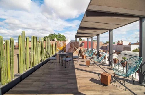 La Cruz Apartment | Beautiful suite in the Historic District WiFi Desk