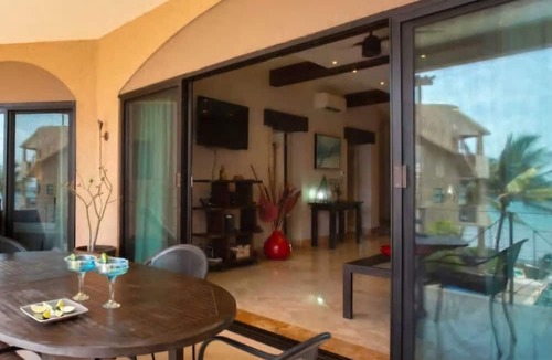 Centro Condo | Amazing Beachfront Condo with Pool and Beach - Luna Encantada G2