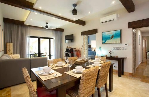 Centro Condo | Amazing Beachfront Condo with Pool and Beach - Luna Encantada G2