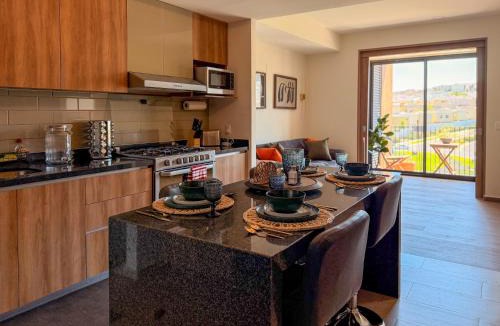 El Marques Apartment | Loft en Zibata con Vista Alberca y Gym