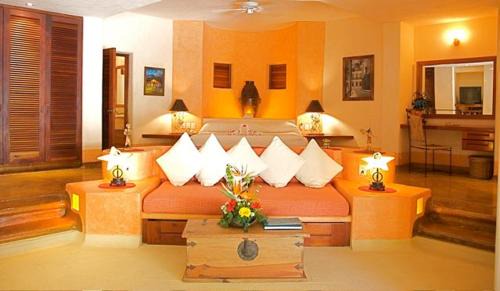 Zihuatanejo Hotel | Villa Carolina Boutique Hotel ADULTS ONLY