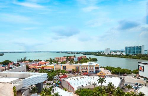 Punta Cancun Hotel | Aloft by Marriott Cancun