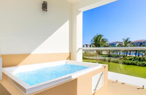 Puerto Juarez Apartment | Luxury Condos at Mareazul Beachfront Complex with Resort-Style Amenities