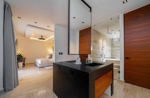 Cancun Villa | Luxury 5 Bedroom Villa - Private Heated Pool - Movie Theater - Gated Community - fits 11