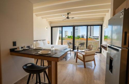 Downtown Cancun Apartment | All-in-One Studio - Fast WiFi Cowork & More