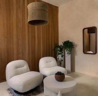 Zona Centro Apartment | Narrativ Lofts - Lira - Mid Century Cozy Retreat