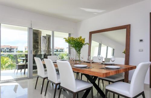 Puerto Juarez Apartment | Luxury Condos at Mareazul Beachfront Complex with Resort-Style Amenities