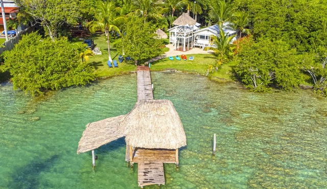 Hermosa Cabaña Caribeña en la Laguna de Bacalar