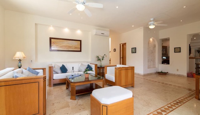 Private Pool, OCEAN VIEW VILLA, steps from the beach. BBQ- Playacar Phase 1
