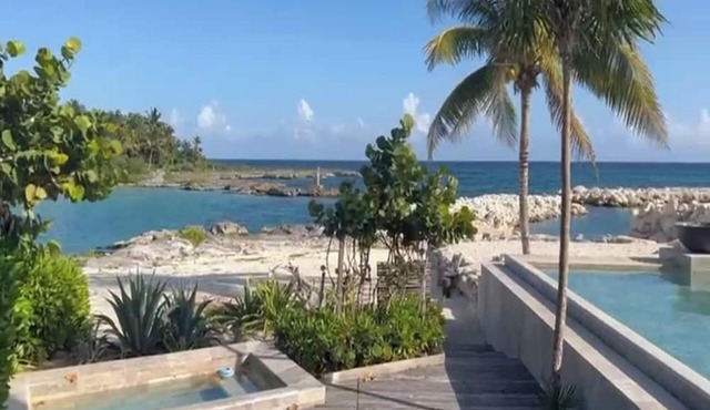 VILLAS MIA FRONT BEACH