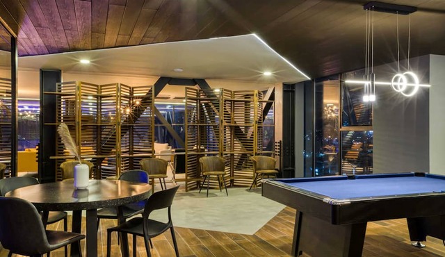 Incredible Apt w/Balcony: GYM+B/Lounge+Indoor Pool