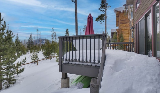 Hike + Ski: Grand Lake Cabin w/Mtn-view Deck in Grand Lake
