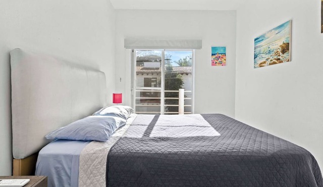 Golden Zone 1BR - Only 99 Steps to Beach!