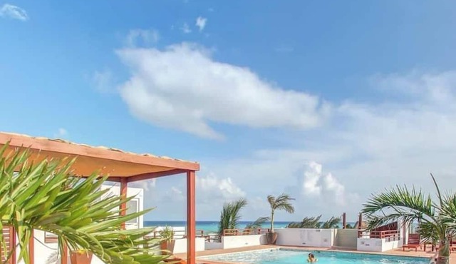Casa del Mar: Pool, Balcony and Near Coco Beach