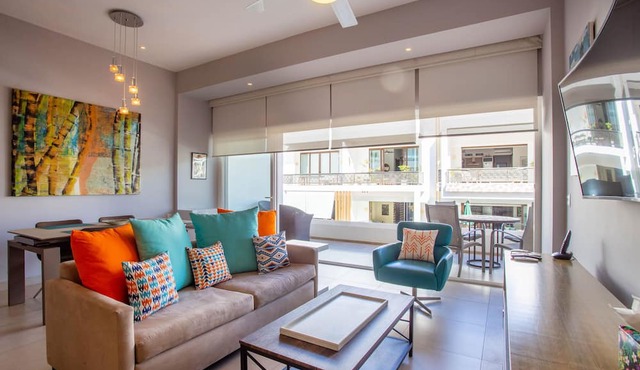 Romantic Zone 1BR | Walk to Beach + Balcony Views