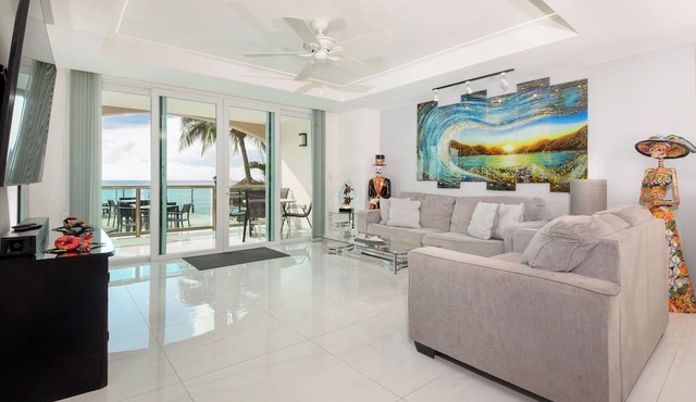 Ground Floor 2 Bdrm Ocean Views! El Cantil LBN