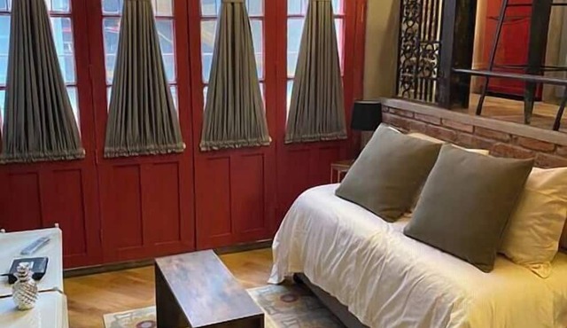 Estudio, en casa de 1910, a una cuadra del Angel