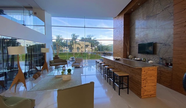 Beautiful Peninsula 3 Bedrooms Beachfront