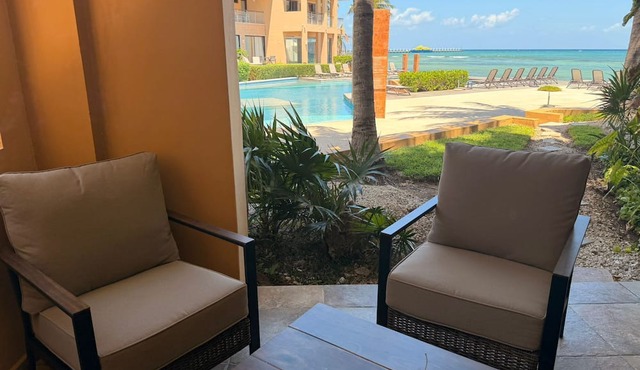 Ground-Floor Beachfront, Private Patio, Pool & BBQ