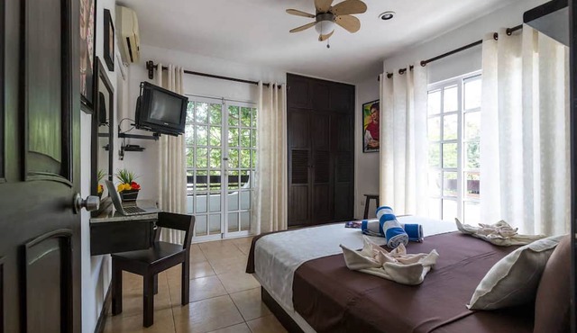 Frida Double Balcony Apartment 5th Avenue