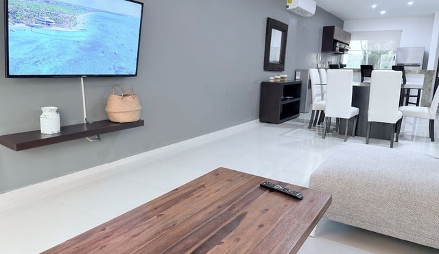 Spacious condo + Ground floor easypool access + gym + jacuzzi + games area
