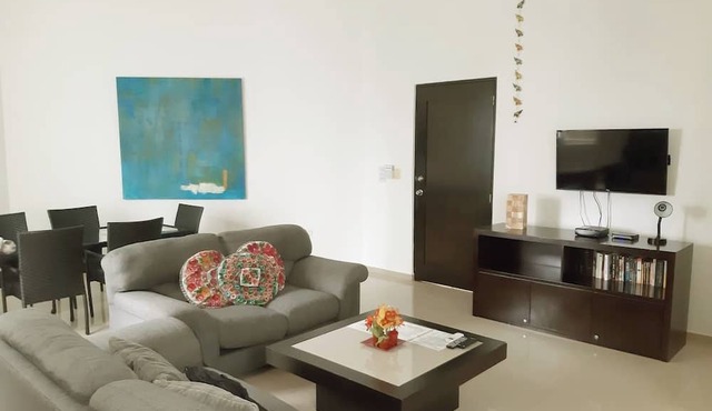 2BR, Sleeps 6, Roof Pool, Central, Garage, A306
