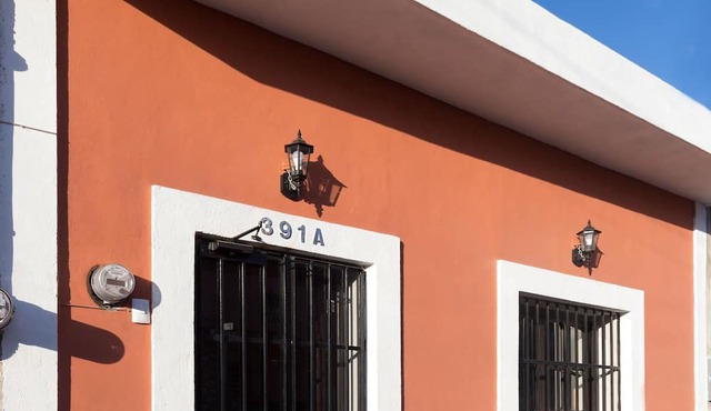 Studio w/shared plunge pool, Netflix, etc. .9 mi. from central sq.