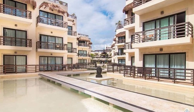 Penthouse, Private Pool, Steps to Beach, 5th Ave