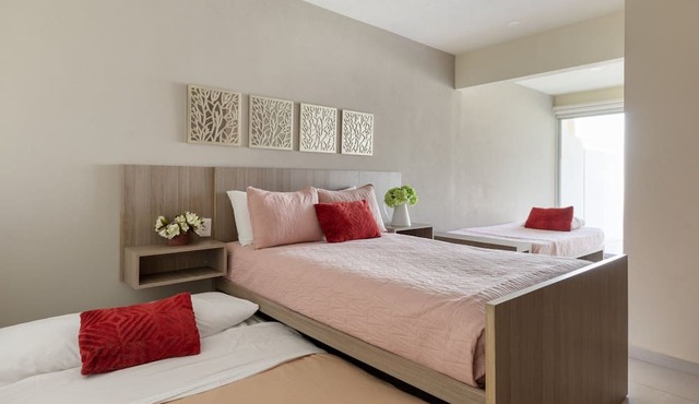 Large apartment with pool and terrace!