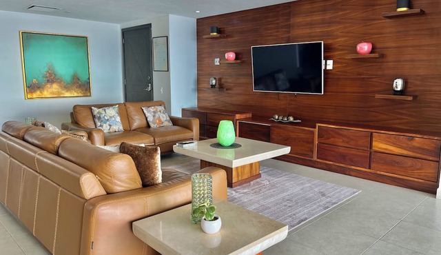 ☼Hypnotizing sea view on 17th floor ~Prime location in town ~Family getaway