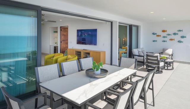 Luxury Beachfront 4BR/Panoramic Ocean View + Rooftop & beach pool + Gym + Spa