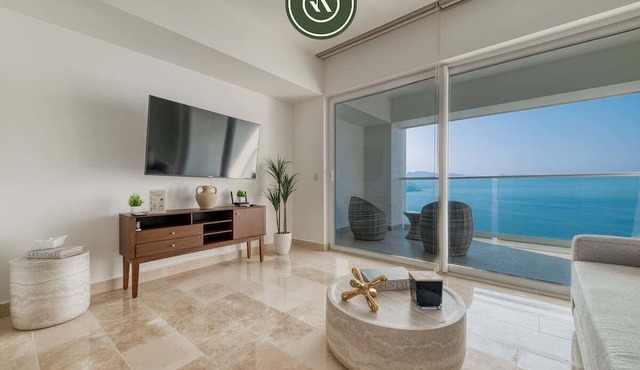 Oceanview 1 BR Condo with Pools and Beach Access