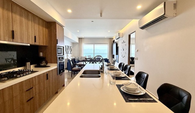 Harbor 171 – Oceanview Condo + Rooftop Pool (28th Floor)