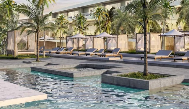 All-Inclusive Getaway: Spacious Room w/Private Pool & Garden in Beachfront