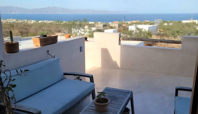 Cozy 1-bedroom studio with amazing sunrise view of Cerralvo - with AC- in El Sargento