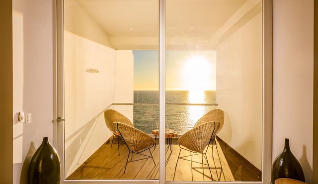 Chic Oceanfront Studio Loft – Unique Art & Views