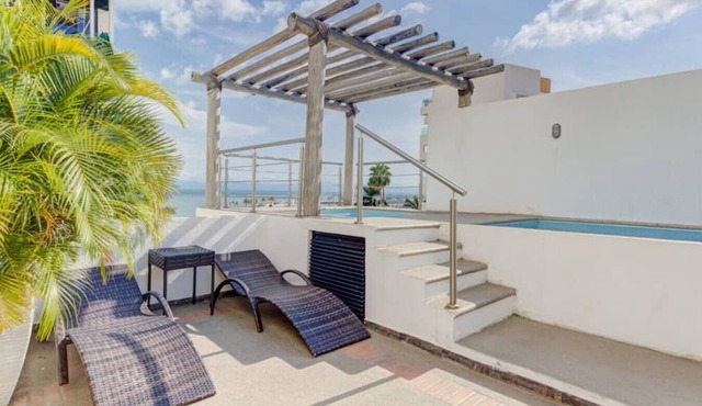 Beautiful condo with pool!