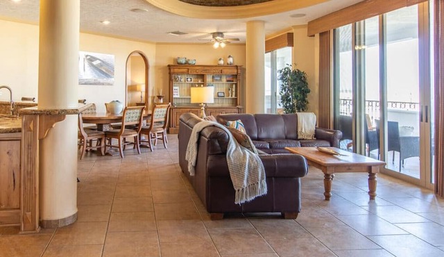 3BR Penthouse over Beautiful Sea