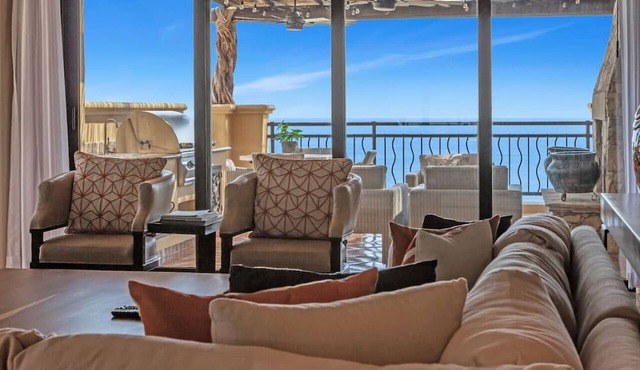 2-level Penthouse, Hacienda, Beachfront, 4 Kings in Cabo San Lucas