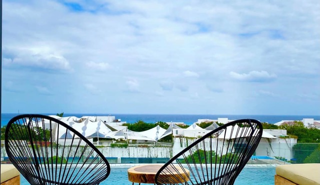 Chic studio with WiFi and AC in vibrant Playa del Carmen, centric and OV rooftop