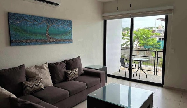 Family Getaway: Relaxing Pool & Convenient Parking