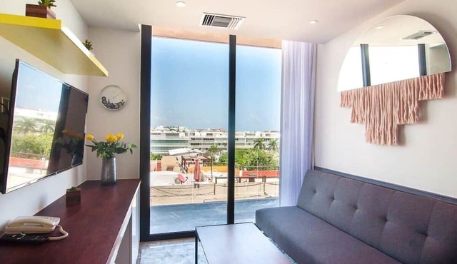 1 Block to Beach, Oceanview Rooftop Pools & Lounge