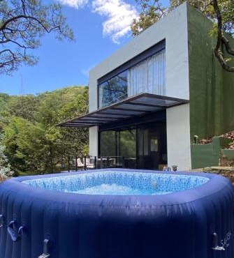 Beautiful Loft – Forest – Lake View – Jacuzzi