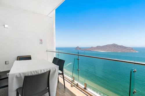 Beautiful View on 23rd Floor Beach Front at Camino Al Mar