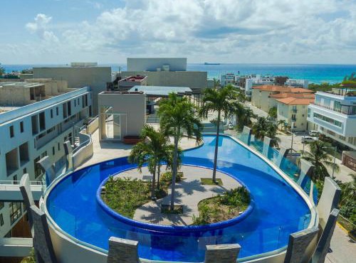 Spacious Condo 200m from Beach & 5th Ave
