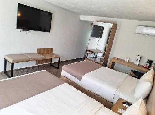 La Posada Hotel y Suites